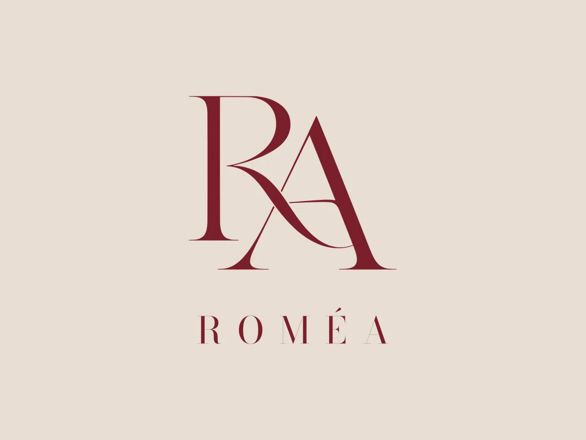 Monogramme et nom Roméa, grenat sur beige